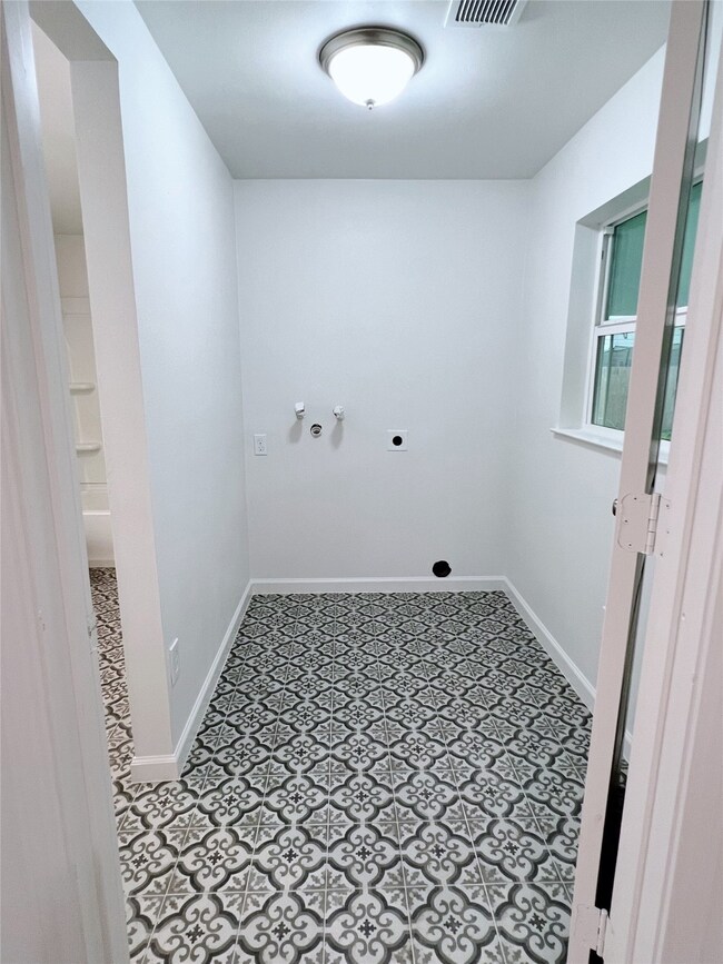 1421 6th St, Rosenberg, TX 77471 - photo 3