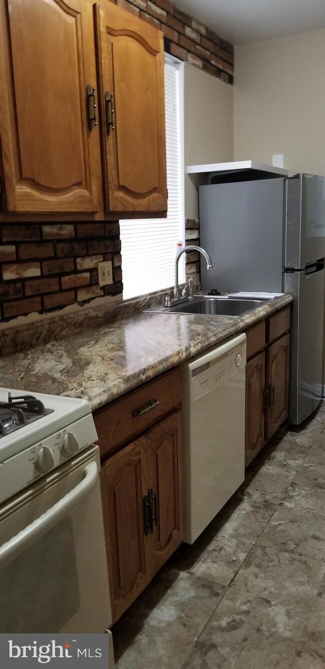 516 N Patterson Park Ave, Baltimore, MD 21205 - photo 5