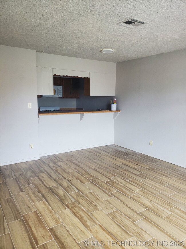 14207 S Hickory Place, Glenpool, OK 74033 - photo 5