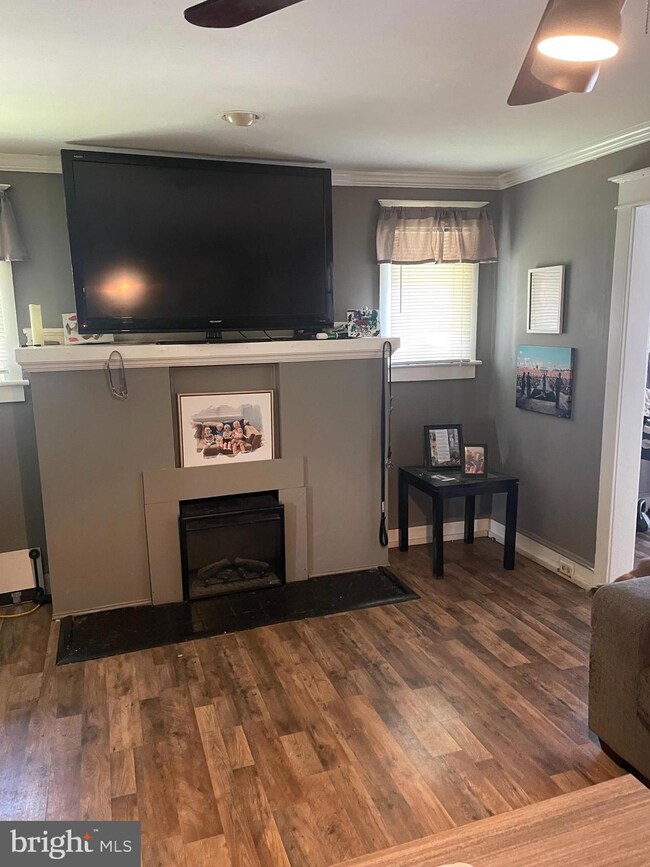 912 Edmonds Ave, Drexel Hill, PA 19026 - photo 2