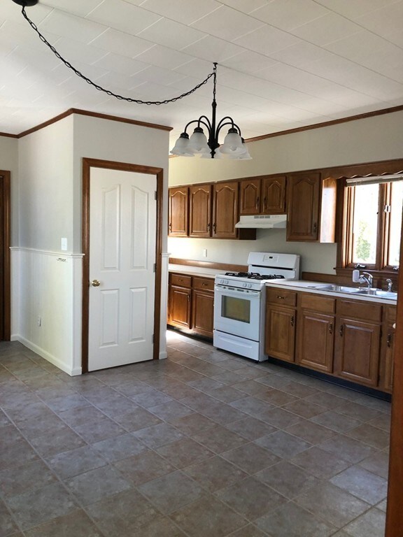 50 Cottage St unit 2, Hudson, MA 01749 - photo 2