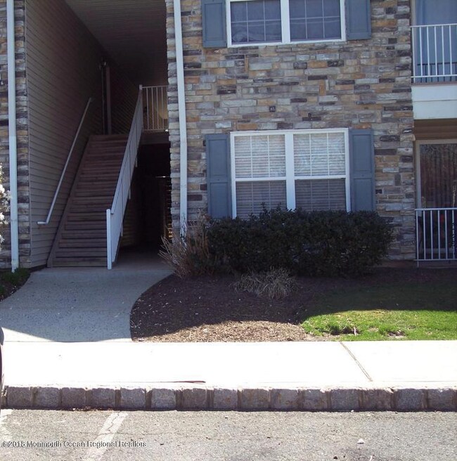 404 Wedgewood Cir, Belford, NJ 07718 - photo 2