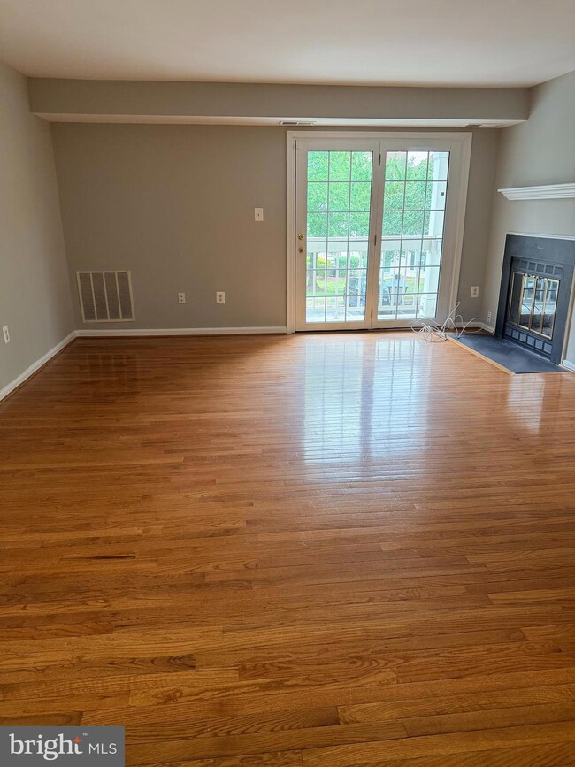 8600 Shadwell Dr unit 6, Alexandria, VA 22309 - photo 2