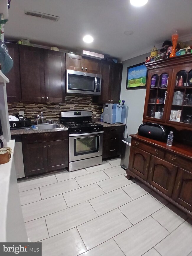 511 N Armistead St unit 303, Alexandria, VA 22312 - photo 6