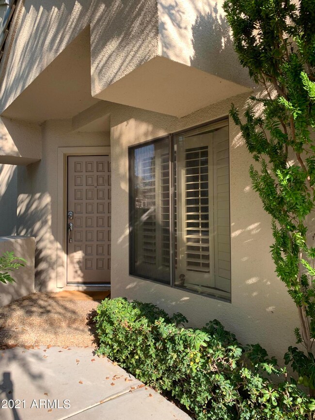 PRIVATE WALK WAY TO FRONT DOOR