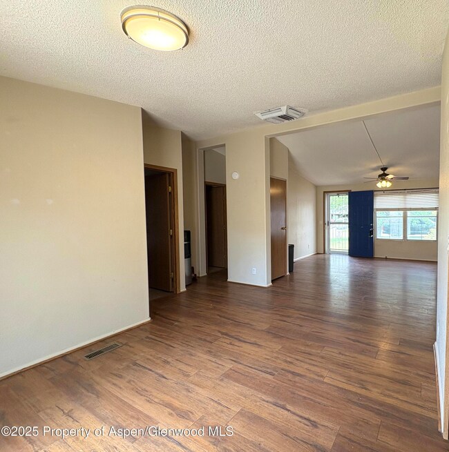 122 E Tamarack Cir, Parachute, CO 81635 - photo 3