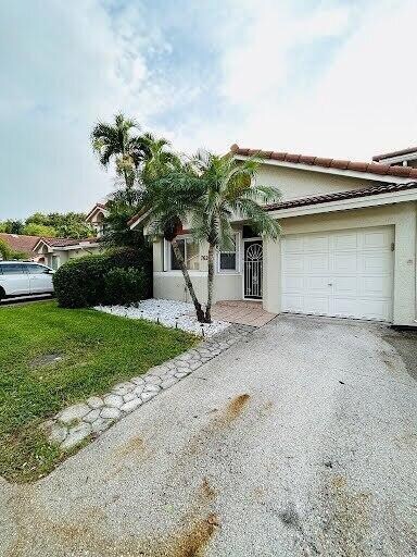 7624 Pinewalk Dr S unit 147, Margate, FL 33063 - photo 2