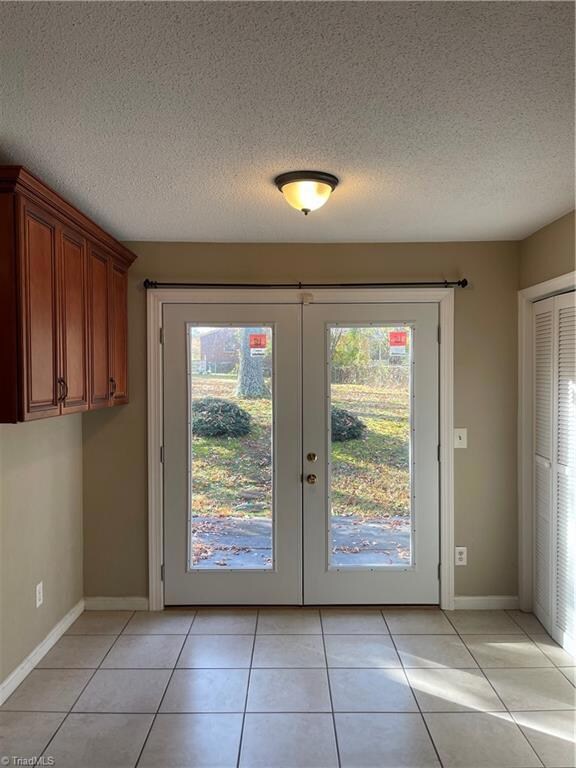 416 Woodlake Dr, Greensboro, NC 27406 - photo 5