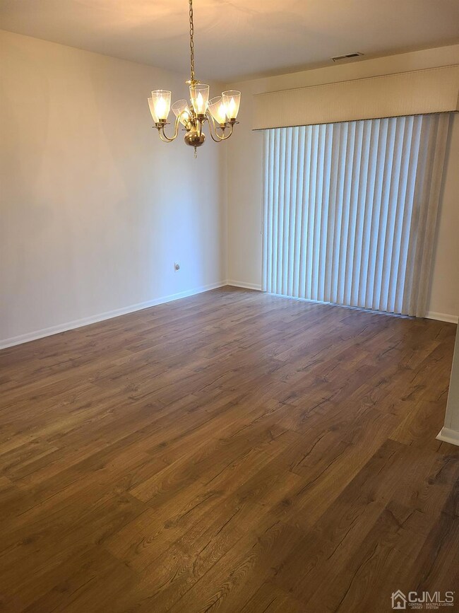 162 Hidden Hollow Ct, Edison, NJ 08820 - photo 4