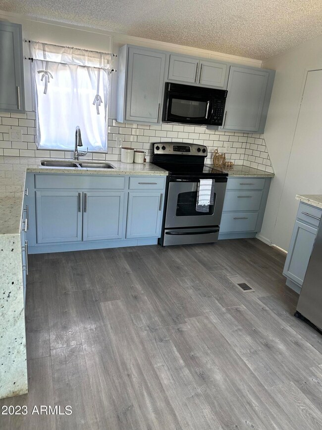 5601 W Missouri Ave unit 109, Glen Dale, AZ 85301 - photo 2