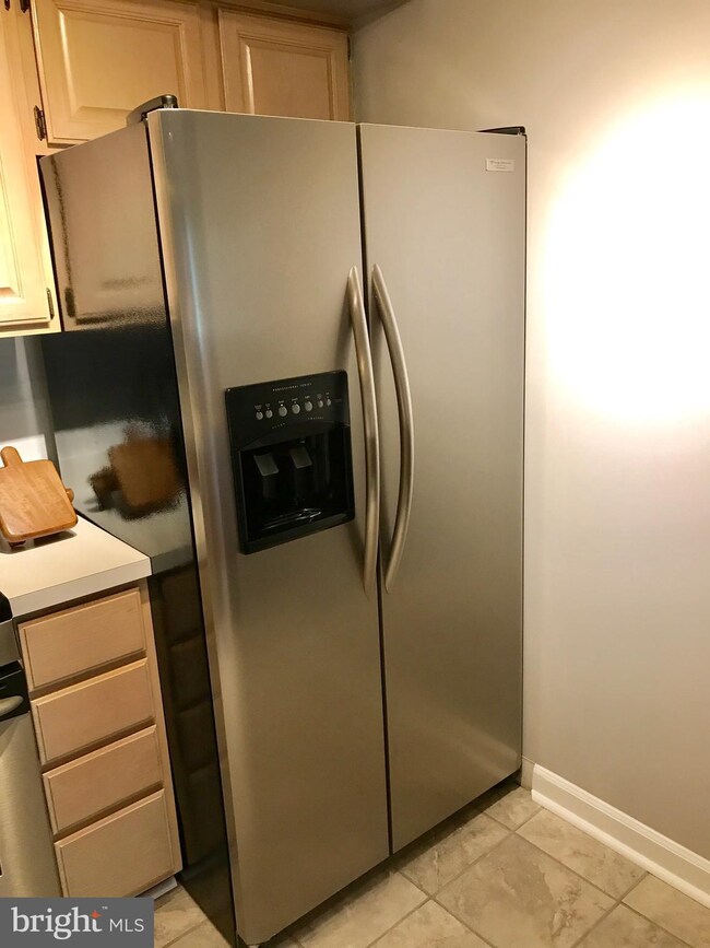 12233 Fairfield House Dr unit 202B, Fairfax, VA 22033 - photo 4