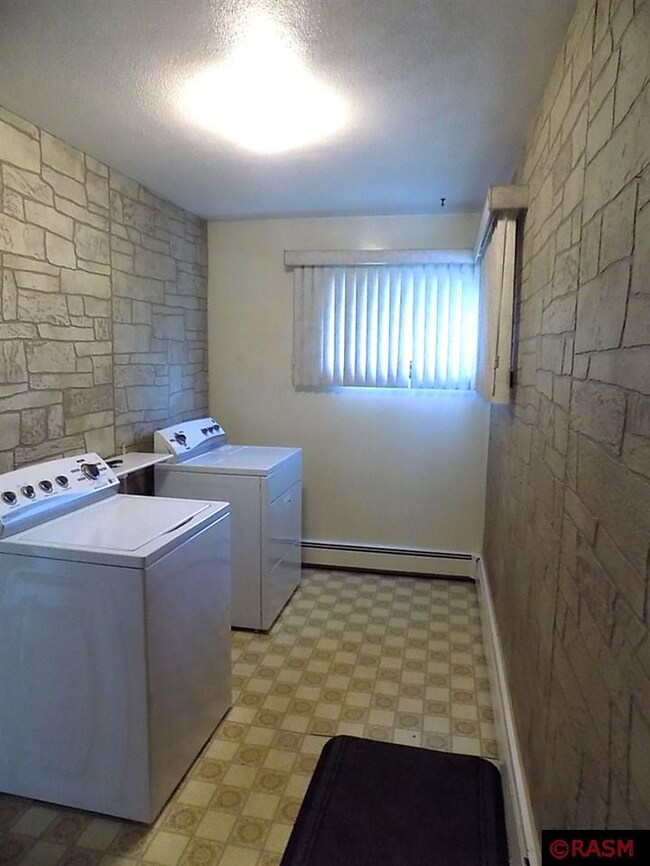 1906 N Garden St, New Ulm, MN 56073 - photo 4