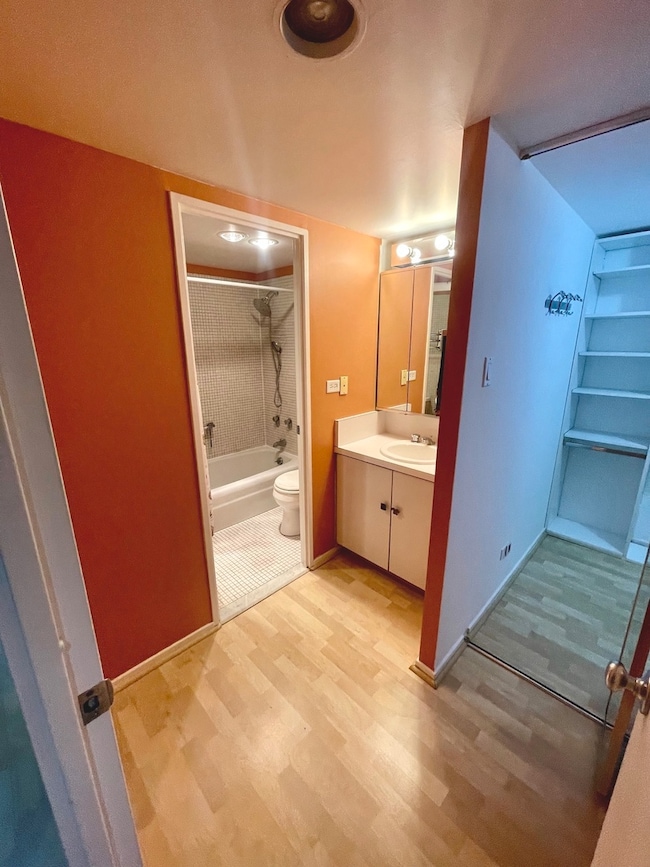 175 E Delaware Place unit 5108, Chicago, IL 60611 - photo 7