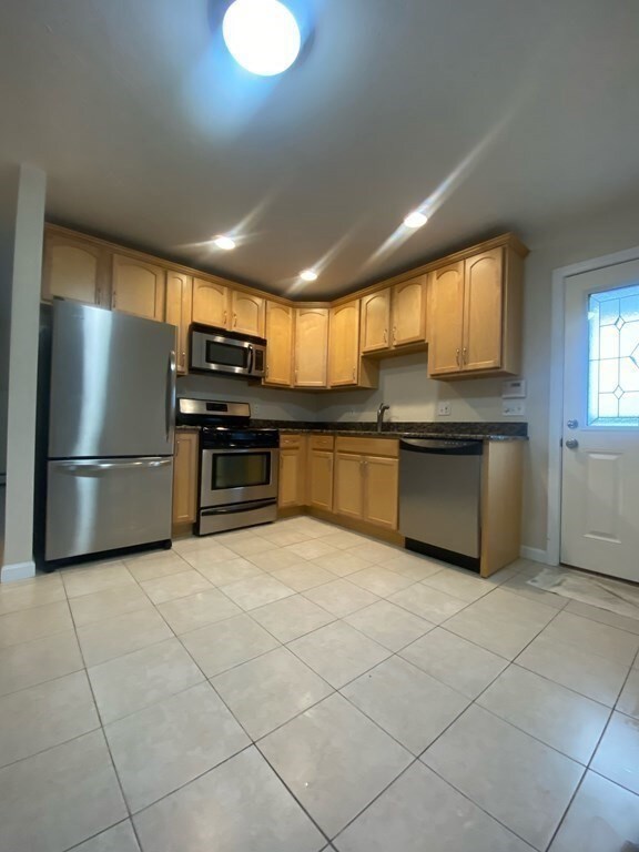 5 Eastside Ave unit 1, Saugus, MA 01906 - photo 2