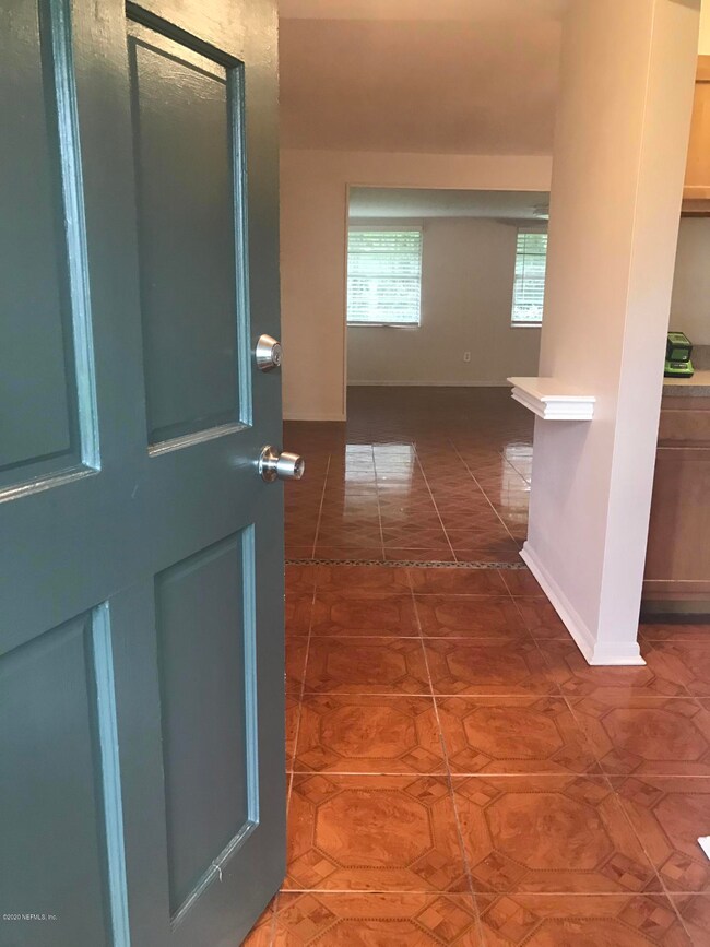 2380 Villanova Cir, Jacksonville, FL 32218 - photo 5