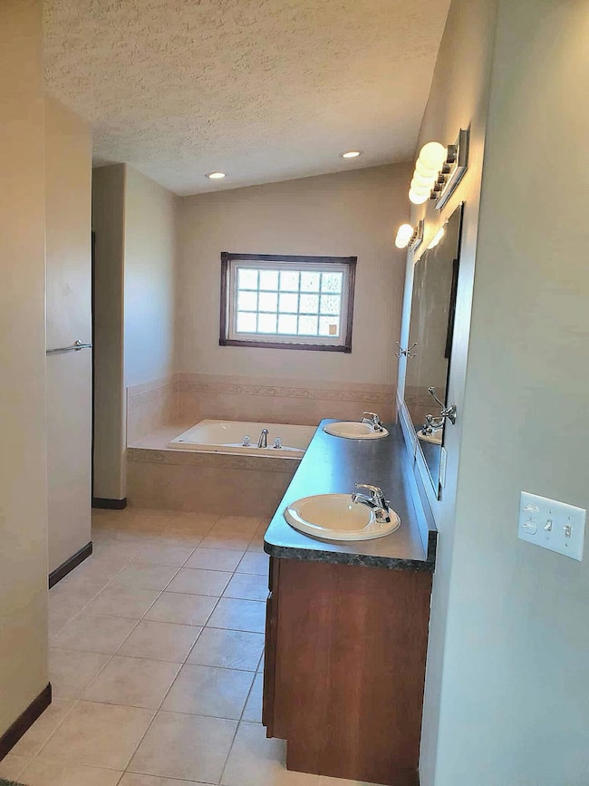 7800 Eider Ave, Hobart, IN 46342 - photo 4