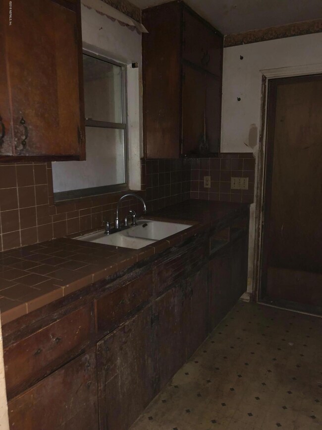 1471 Alecia Dr, Jacksonville, FL 32205 - photo 7