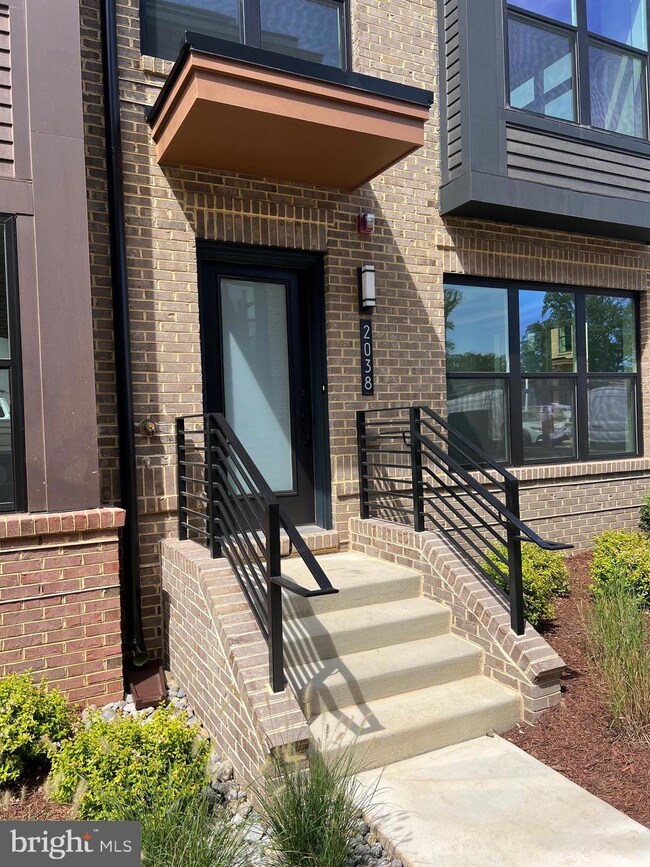 2038 Tysons Ridgeline Rd, Pimmit Hills, VA 22043 - photo 5