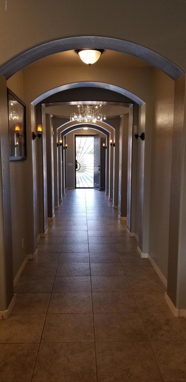 Brooks-Hallway 2