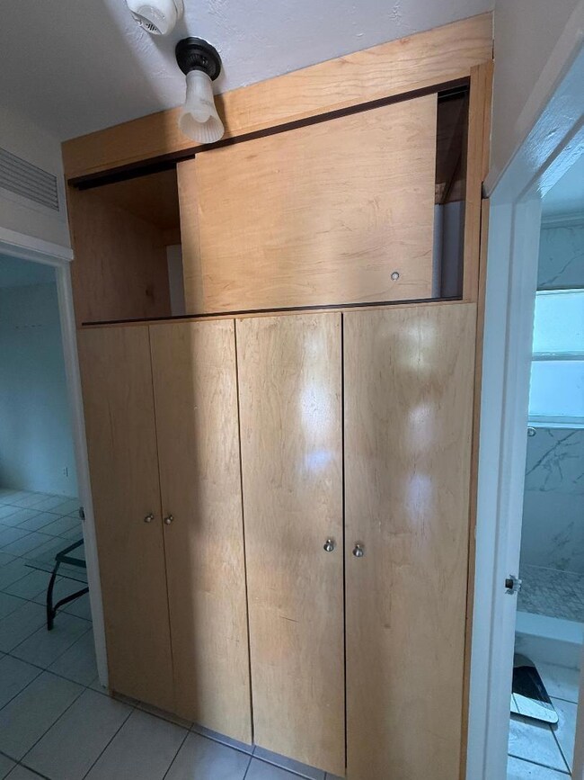 1710 NE 8th St unit 3, Fort Lauderdale, FL 33304 - photo 6