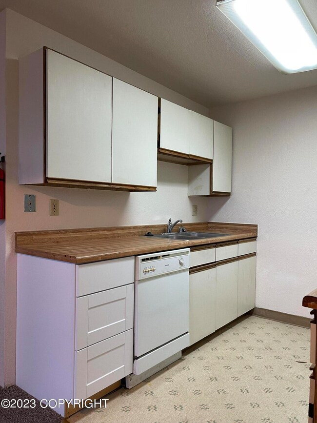 3560 W Dimond Blvd unit A9, Anchorage, AK 99502 - photo 3