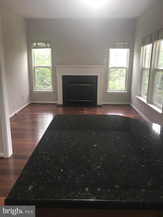 2529 Banshire Dr, Herndon, VA 20171 - photo 2