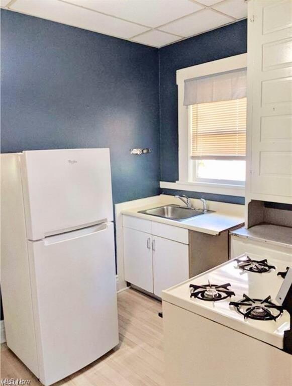 NEWER APPLIANCES! NEW FLOORING AND PAINT.