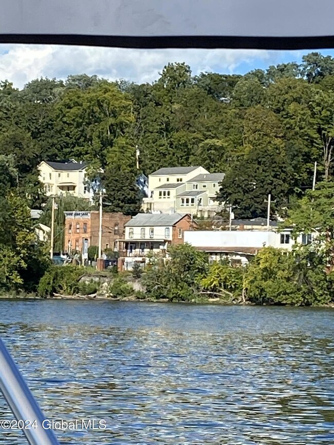 24 1st View from Hudson