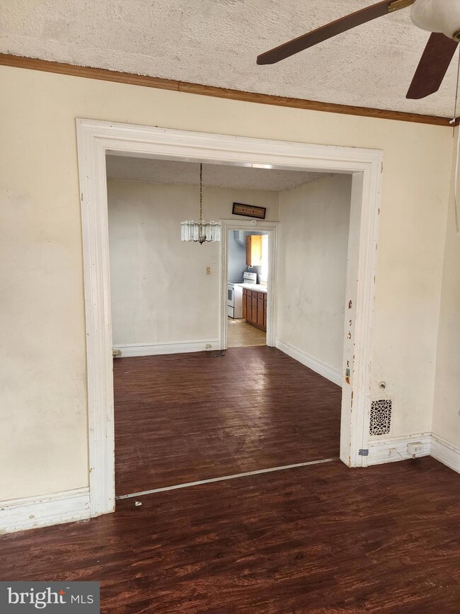 351 Union Aly, Pottstown, PA 19464 - photo 3