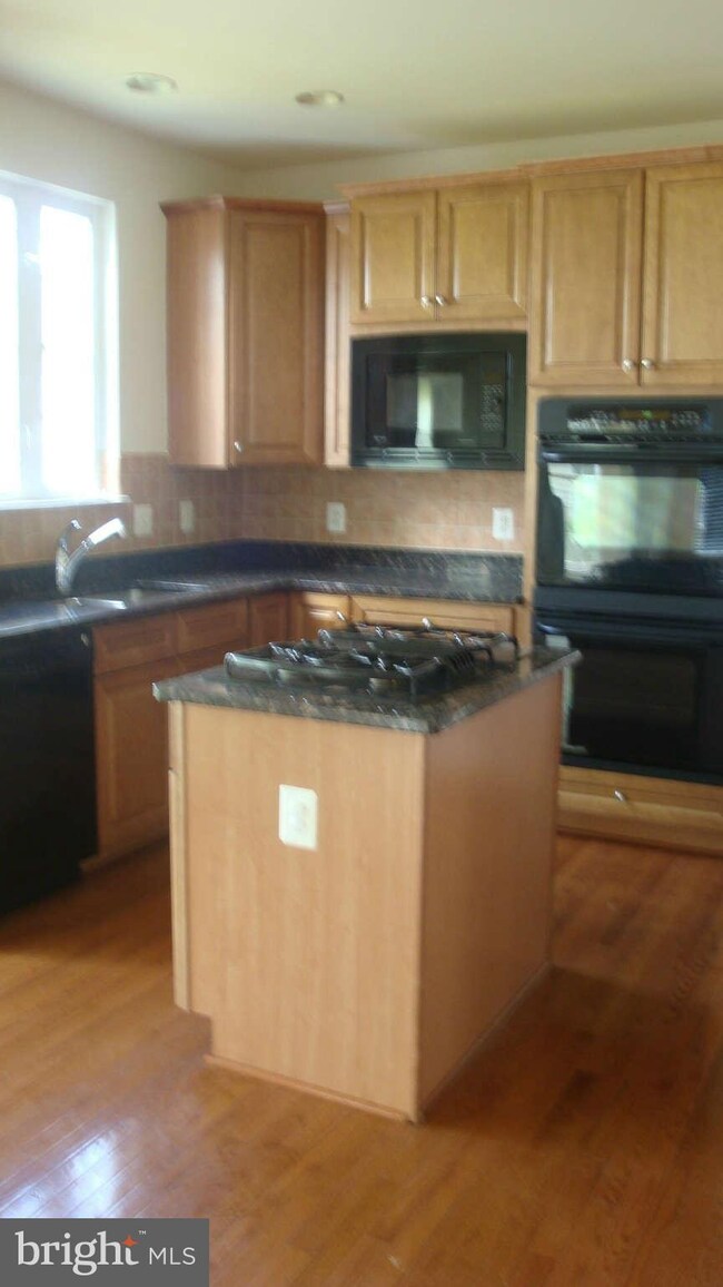 3311 Mccorkle Ct, Triangle, VA 22172 - photo 6