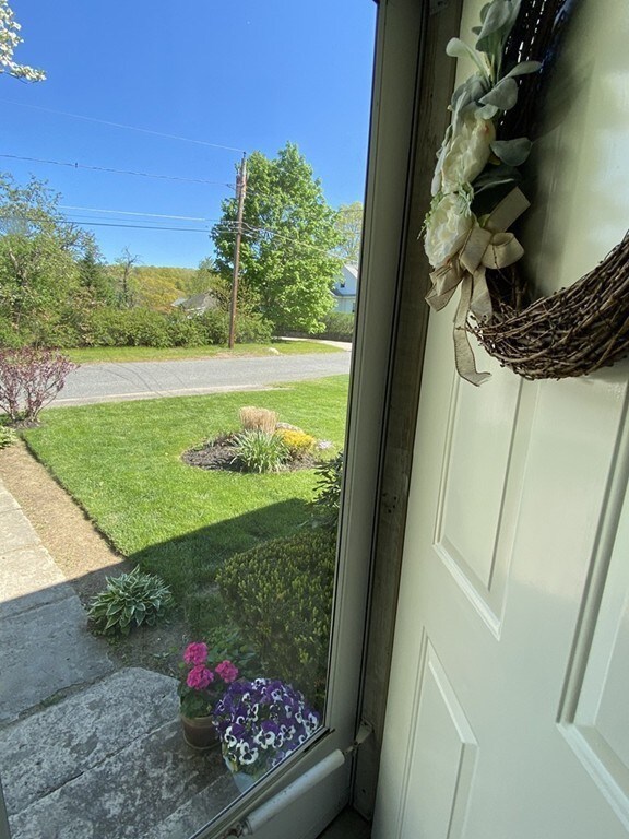 4 Farnum St, South Grafton, MA 01560 - photo 4