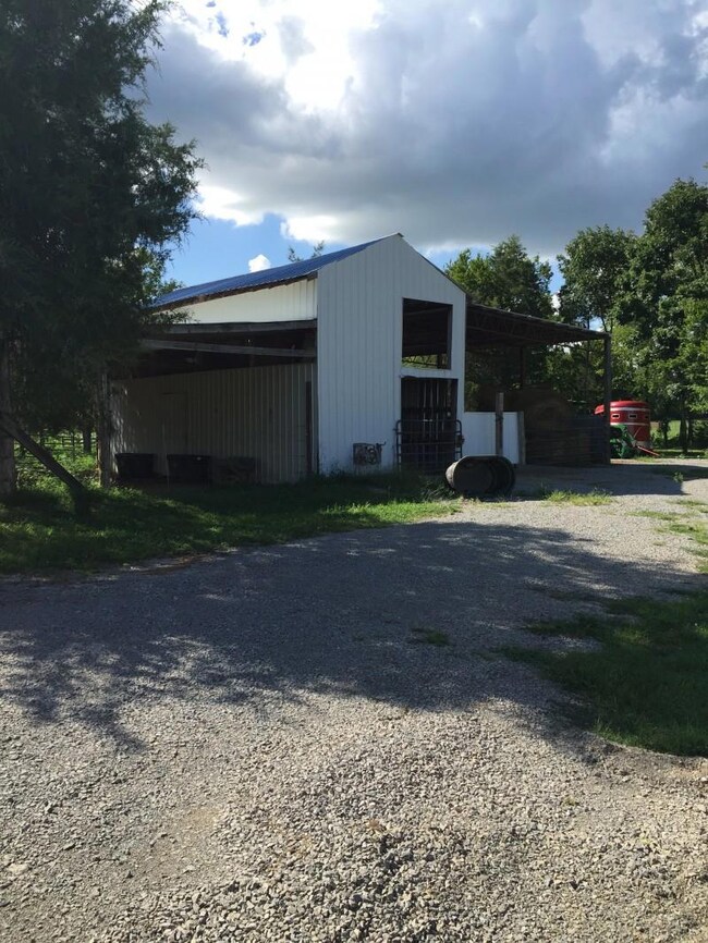 332 John Shaw Rd, Lewisburg, TN 37091 - photo 4