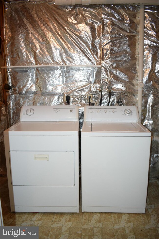 819 W Potomac St, Brunswick, MD 21716 - photo 5