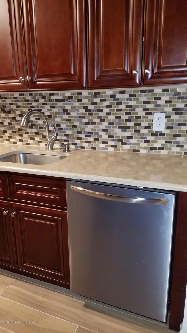 21 Redwood Loop unit 329, Staten Island, NY 10309 - photo 7