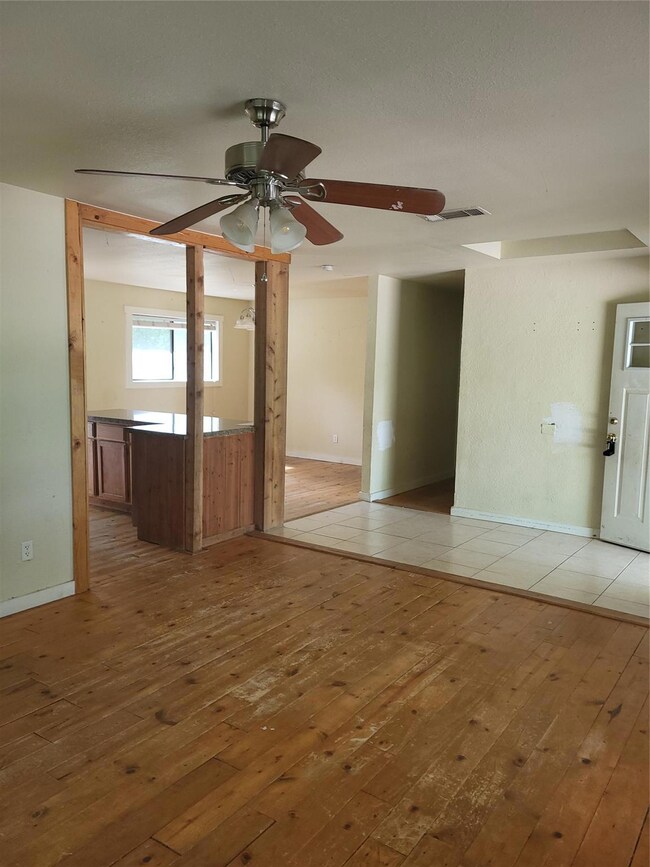 1209 Meander Rd, Granbury, TX 76049 - photo 4