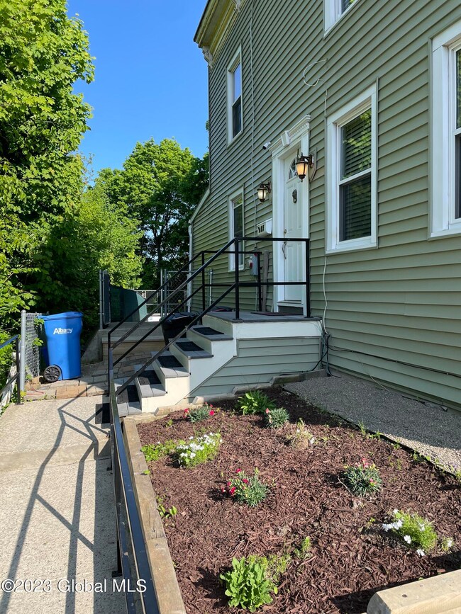 225 S Swan St, Albany, NY 12202 - photo 4