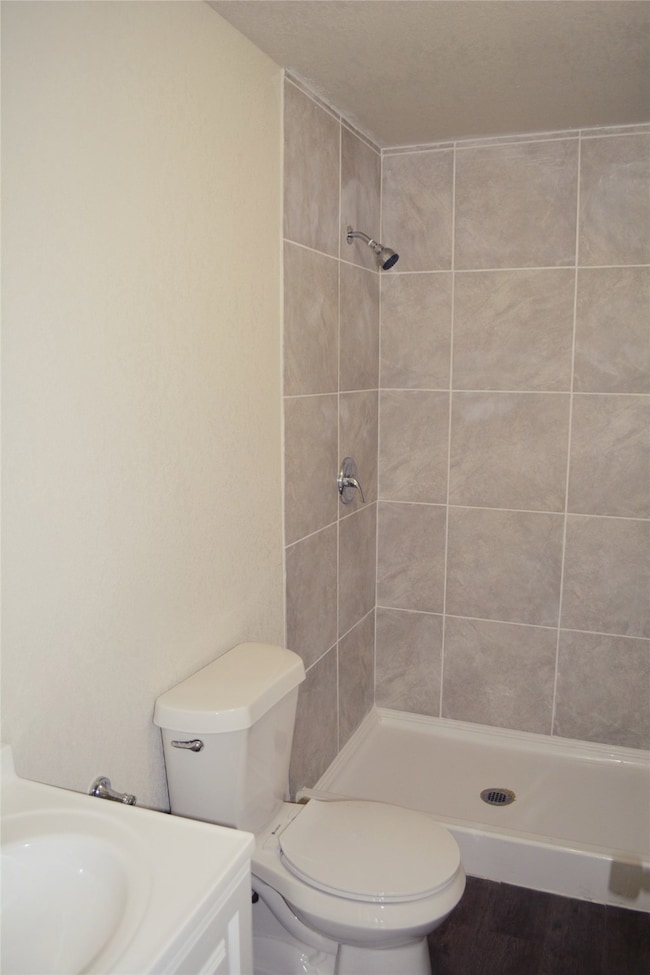 1020 Dewalt St unit B, Houston, TX 77088 - photo 4