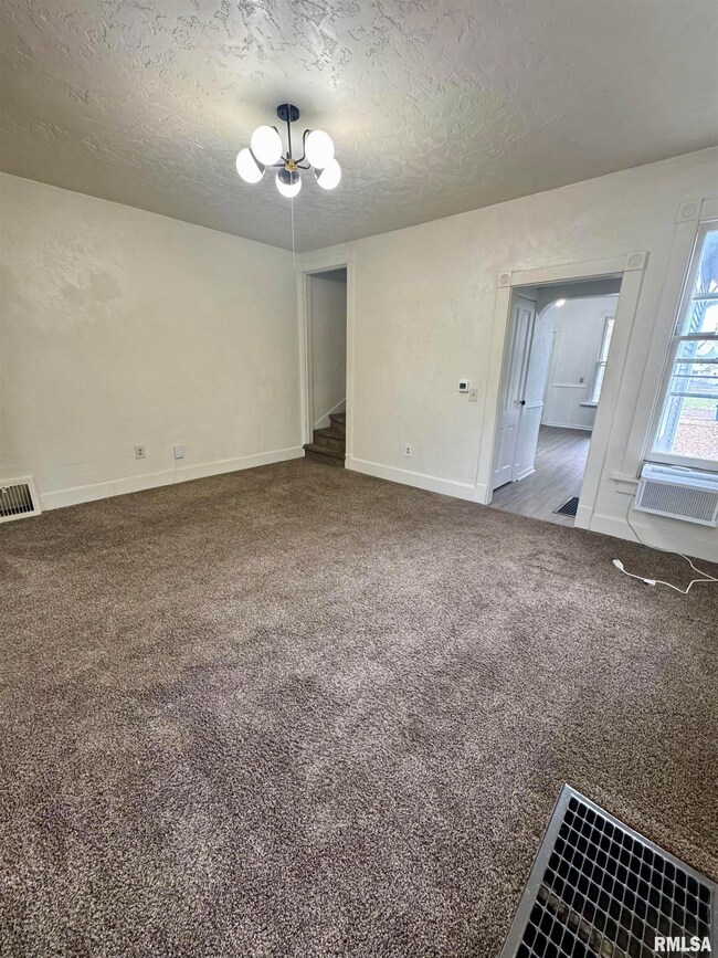 2325 Mckinley Ave, Davenport, IA 52802 - photo 5