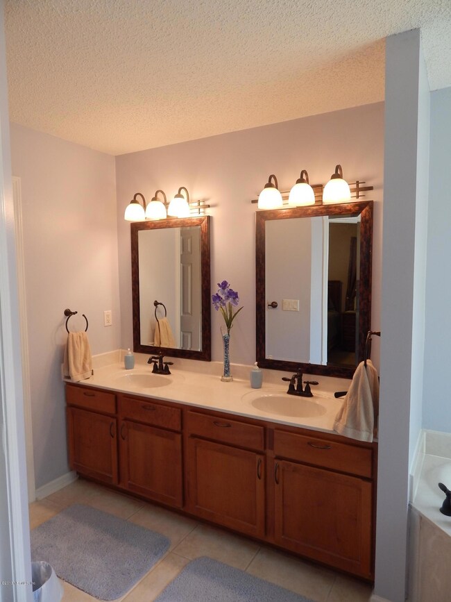 10963 Acorn Park Ct, Jacksonville, FL 32218 - photo 2