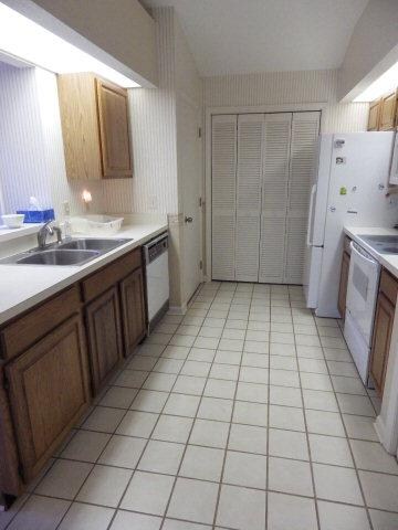 Kitchen w/Pantry