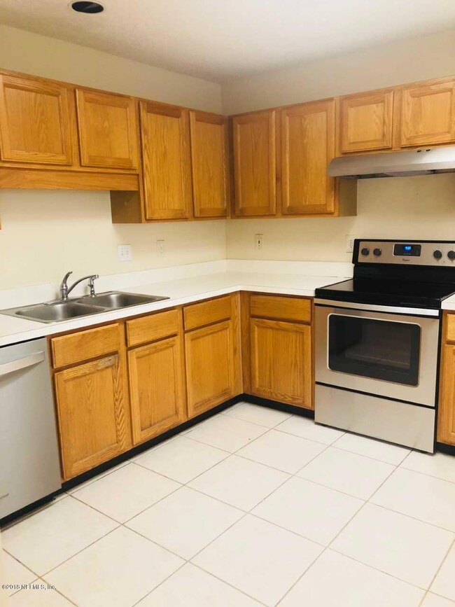Kitchen Appliances - Maple Leaf