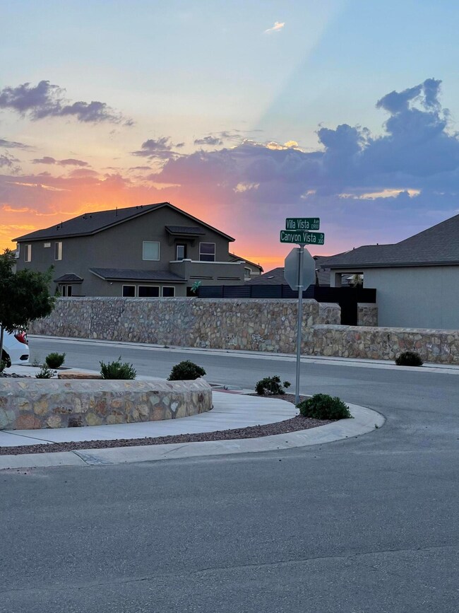 336 Canyon Vista Dr, Horizon City, TX 79928 - photo 2