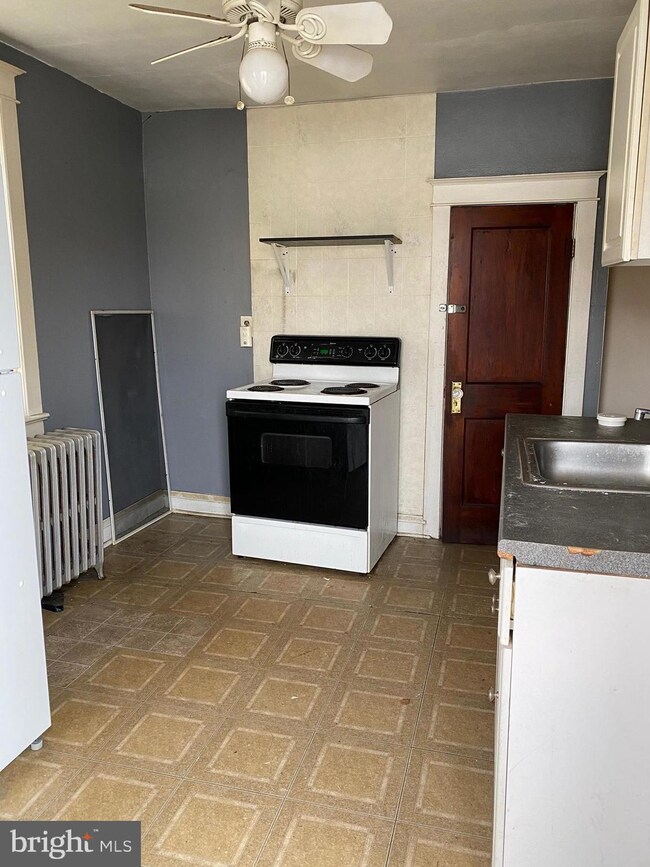 141 W Jefferson St unit B, Paulsboro, NJ 08066 - photo 3