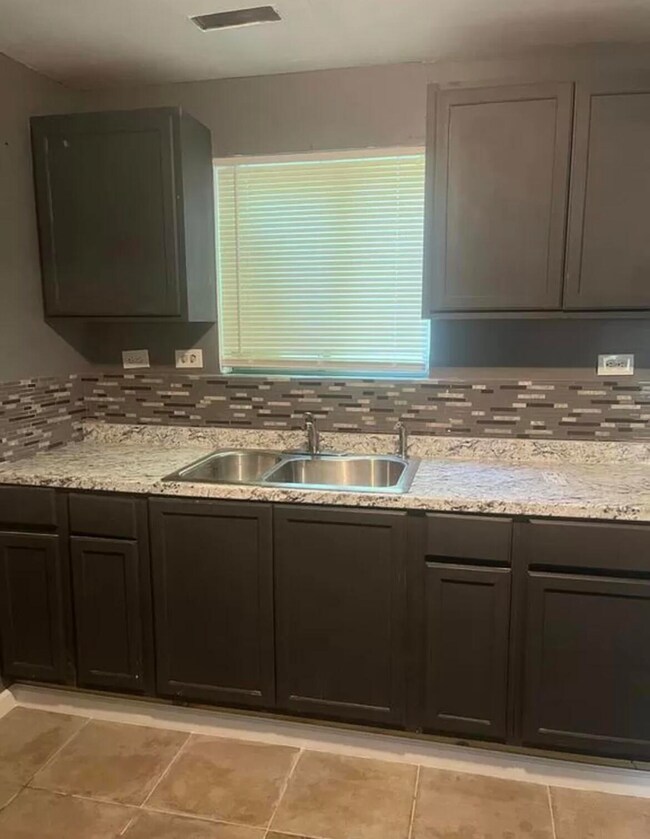 2910 Prospect St, Flint, MI 48504 - photo 4