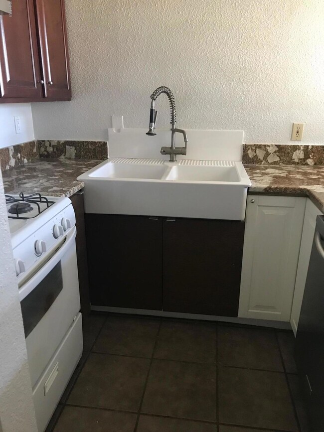 8812 N 12th St, Phoenix, AZ 85020 - photo 2