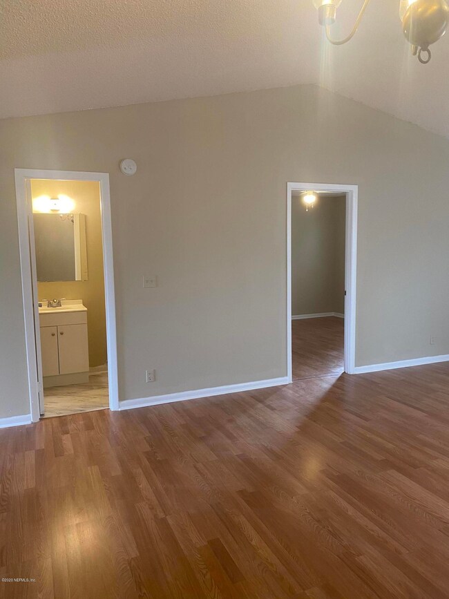 10706 Meadowlea Dr, Jacksonville, FL 32218 - photo 6