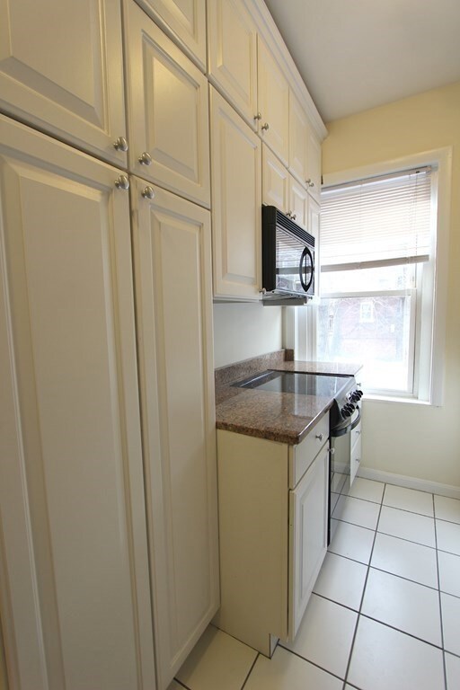 15-17 University Rd unit 42, Brookline, MA 02445 - photo 4