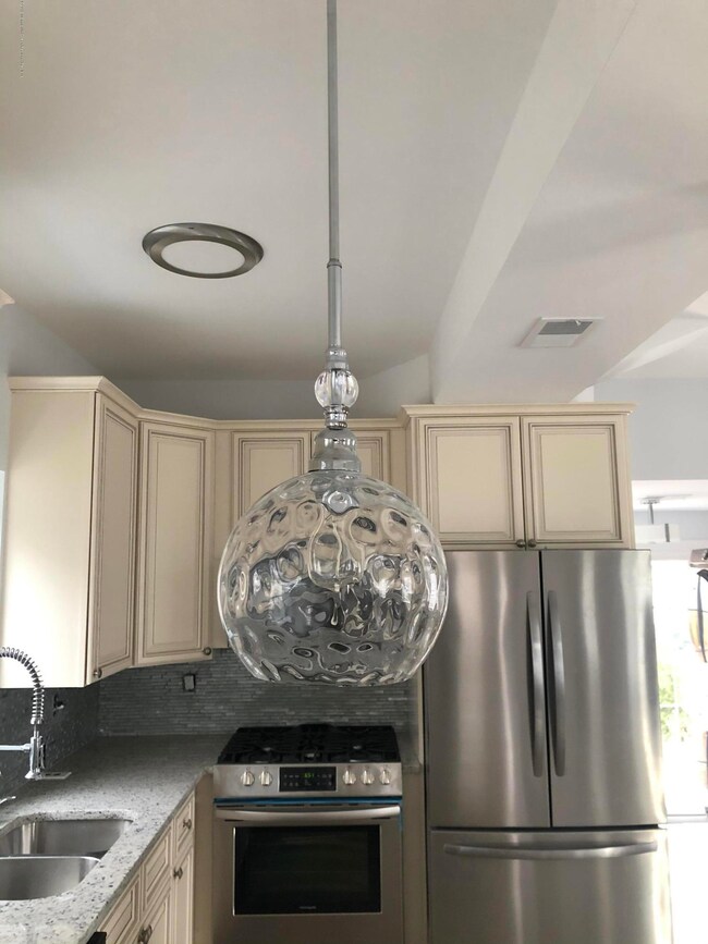 F9AAB735-B3B1-4525-8C46-87ED9C2D84AB