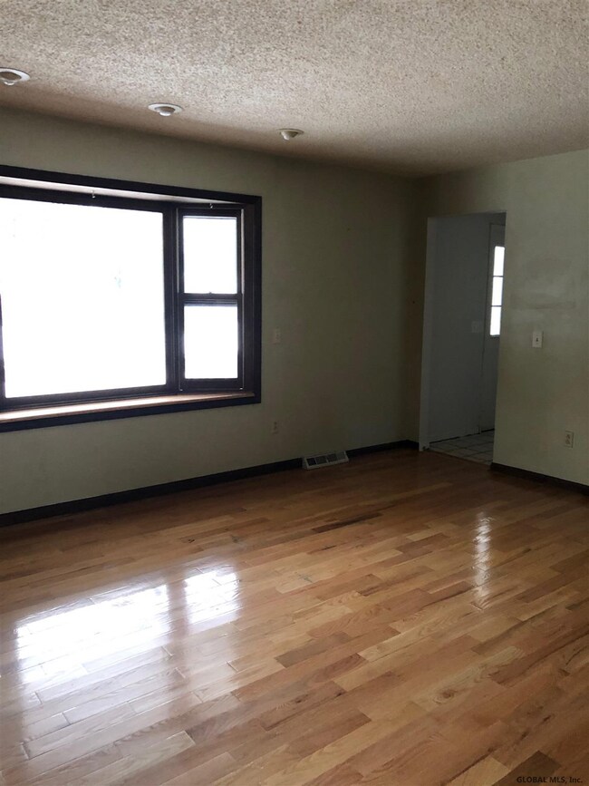 25 Christina Ct, Saratoga Springs, NY 12866 - photo 7