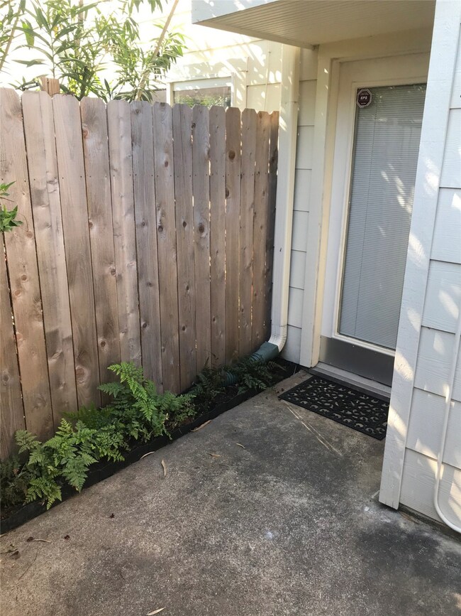 14227 Lost Meadow Ln, Houston, TX 77079 - photo 6